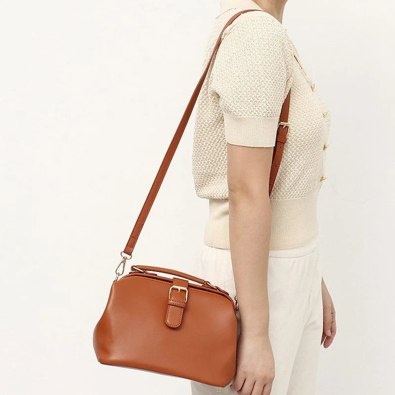 Bolso de hombro vegano estilo doctor CEZIRA con asa