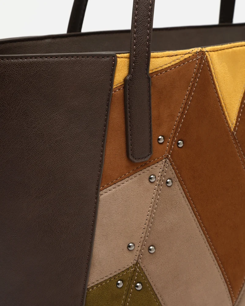 Cachi bolso shopper grande efecto ante y detalles metálicos