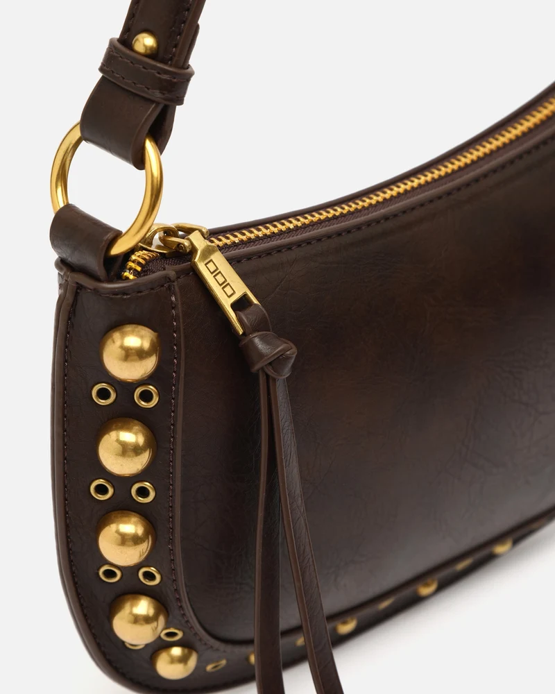 Maden bolso de hombro pequeño con detalles metálicos