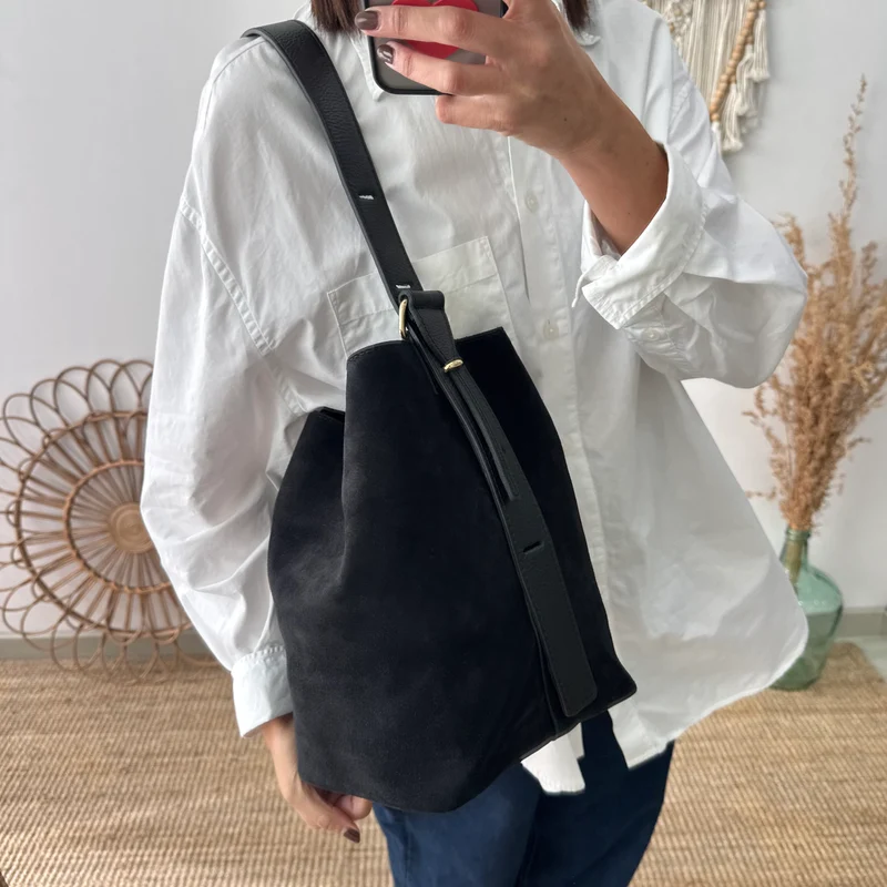 Bolso cubo serraje y piel negro