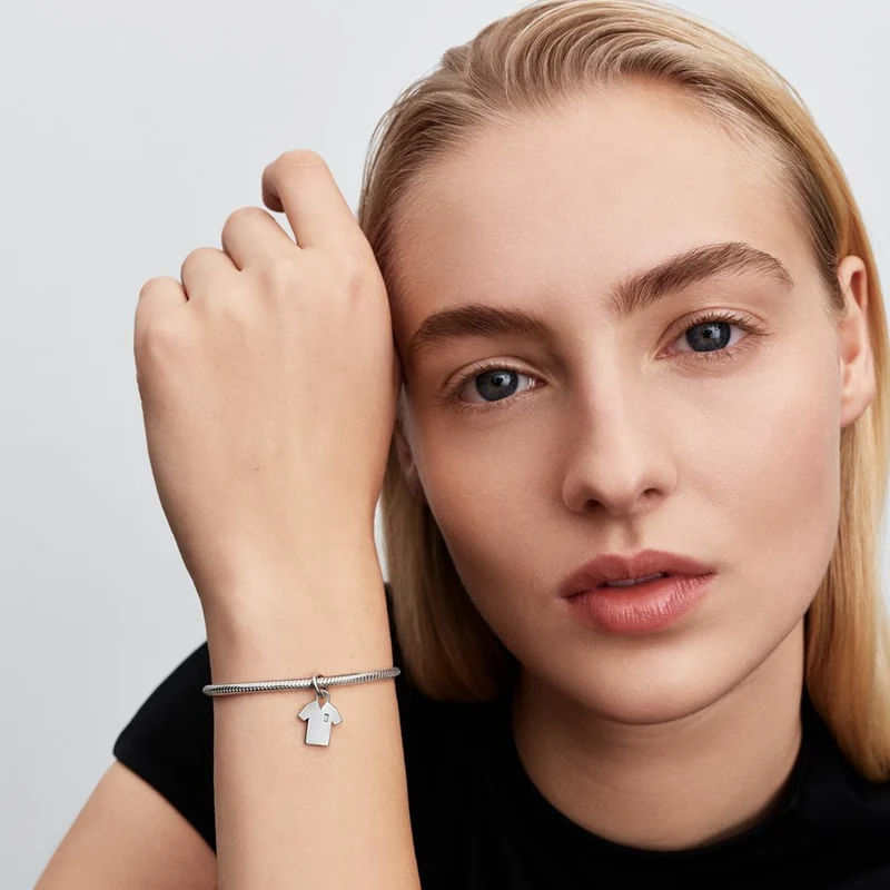 Pandora Moments Cubic Zirconia Graveerbare Voetbalshirt Hangende Bedel 794708C01