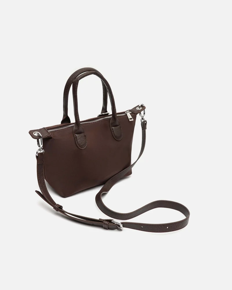 Cloti bolso tote en nylon con asa bandolera extraíble y detalle colgante