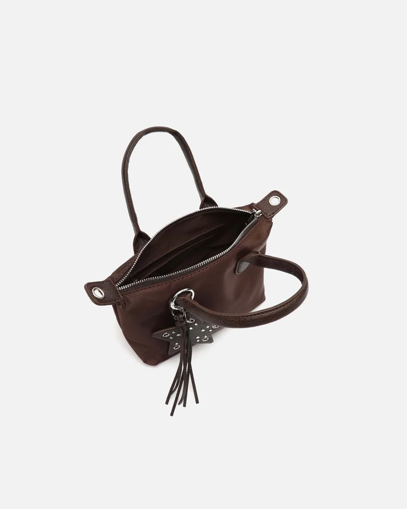 Cloti bolso tote en nylon con asa bandolera extraíble y detalle colgante