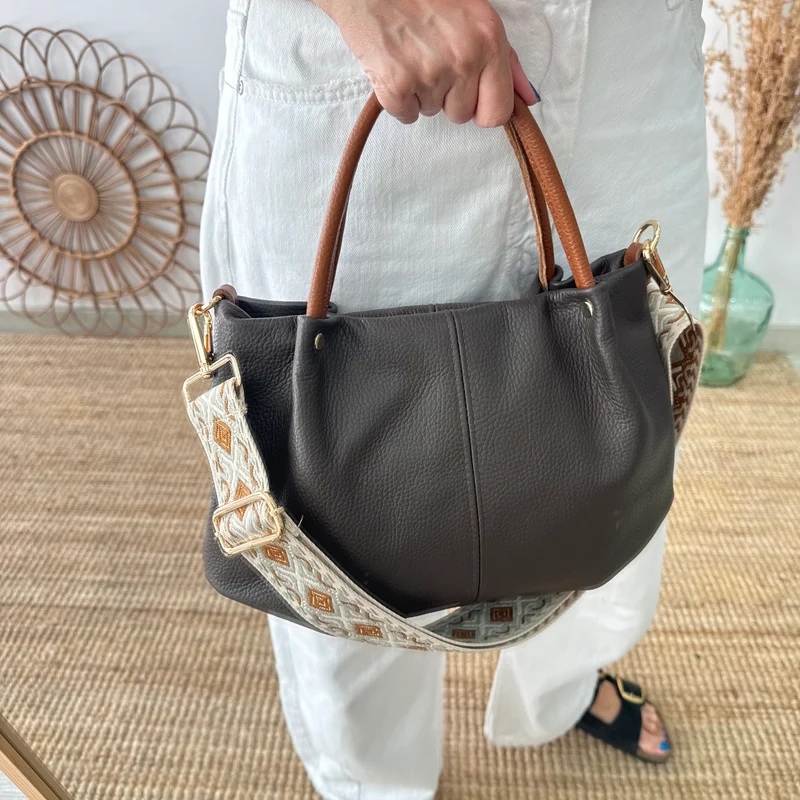 Bolso piel marrón asas contraste camel