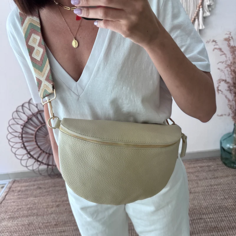 Riñonera/bandolera grande piel beige/oro iniciales bordadas