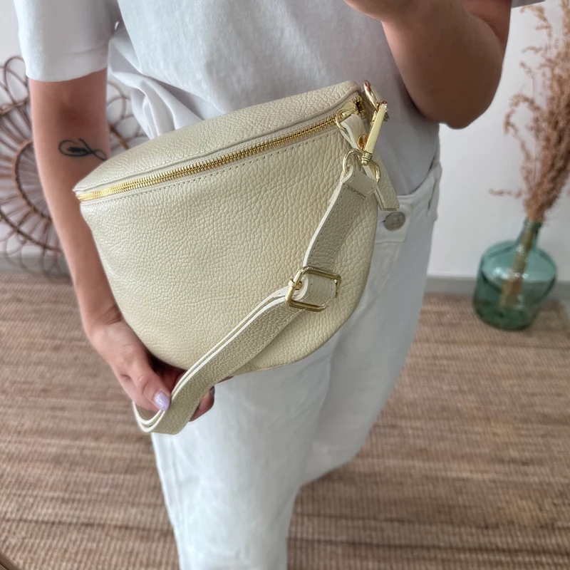 Riñonera/bandolera grande piel beige/oro iniciales bordadas