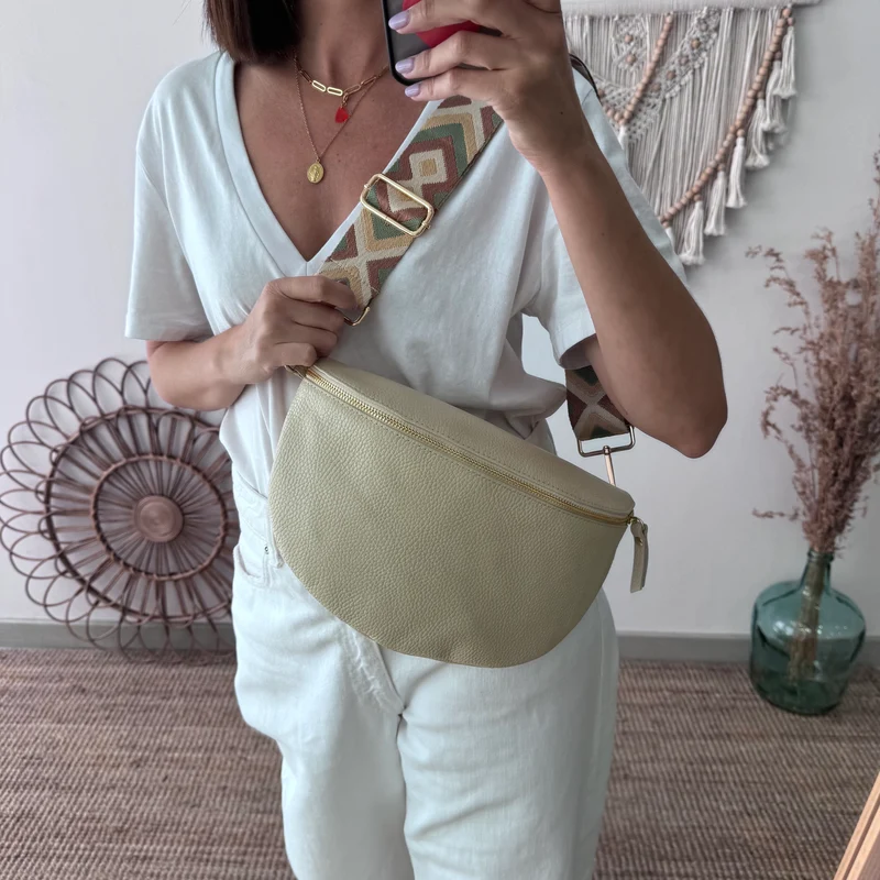 Riñonera/bandolera grande piel beige/oro iniciales bordadas