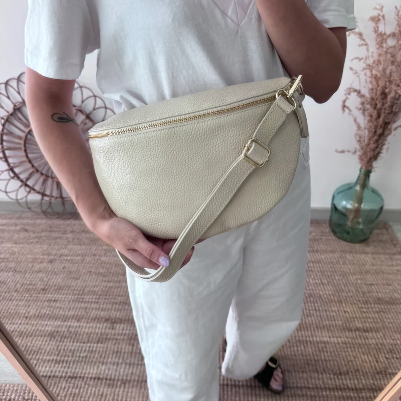 Riñonera/bandolera grande piel beige/oro iniciales bordadas