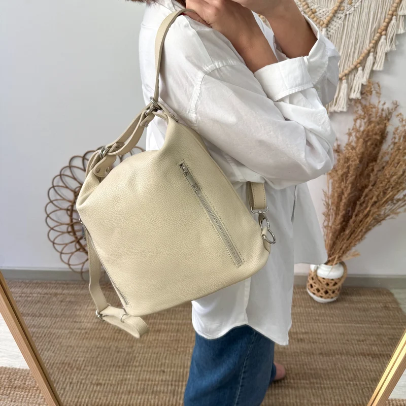 Bolso mochila beige personalizado iniciales bordadas