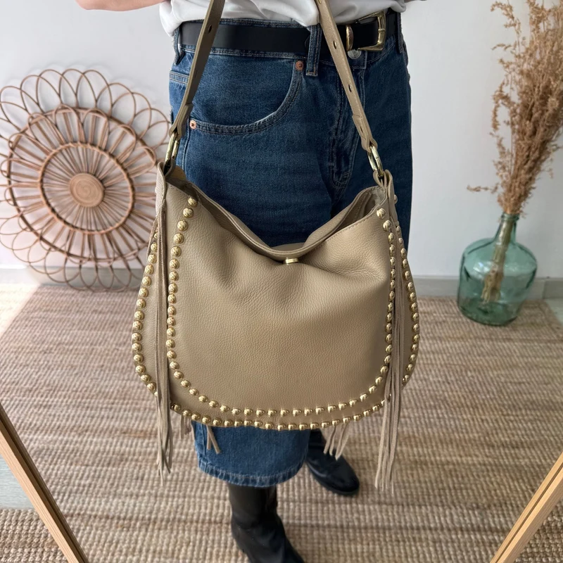 Bolso Hobo tachuelas y Flecos en Piel taupe