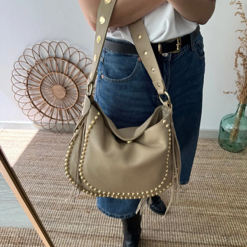 Bolso Hobo tachuelas y Flecos en Piel taupe