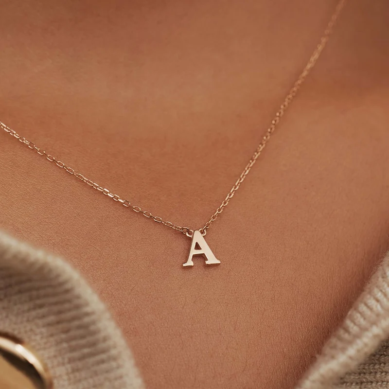 Isabel Bernard La Concorde Chloé 14 Karaat Rosé Gouden Initial Ketting IB340062-A