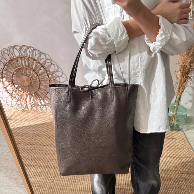 Bolso grande piel marrón personalizado iniciales bordadas