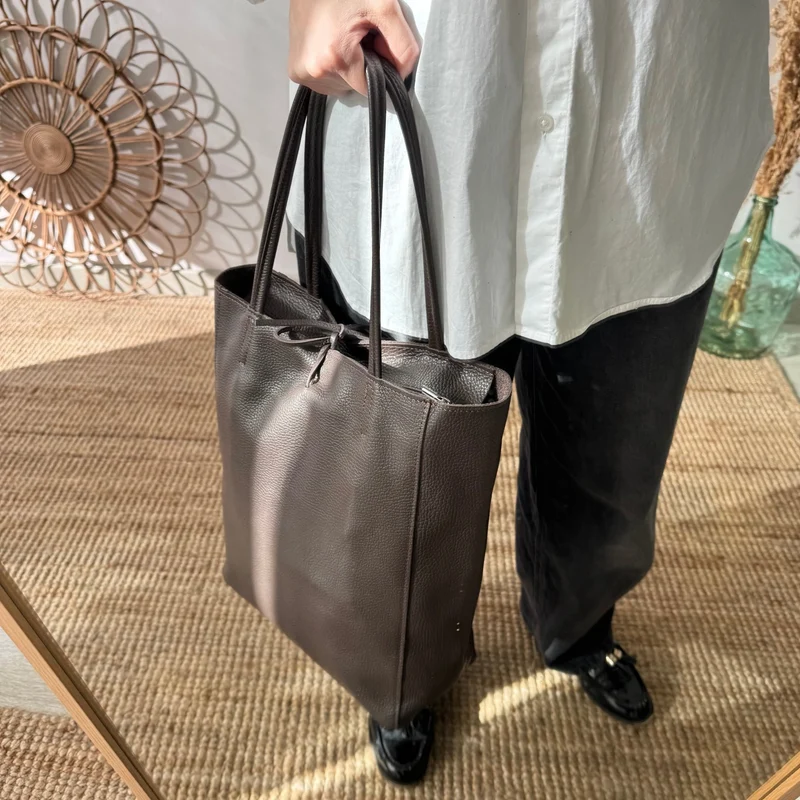 Bolso grande piel marrón personalizado iniciales bordadas
