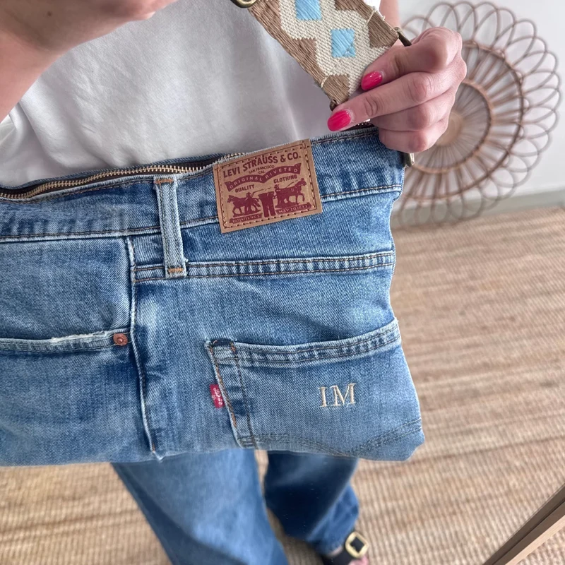 Bandolera denim asas piel taupe iniciales bordadas