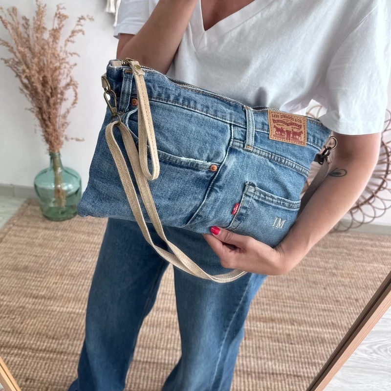 Bandolera denim asas piel taupe iniciales bordadas