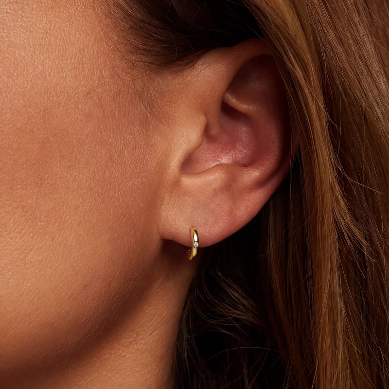 Isabel Bernard De La Paix Lize Gouden Oorbellen met Diamant 0.03 Karaat IBD360040