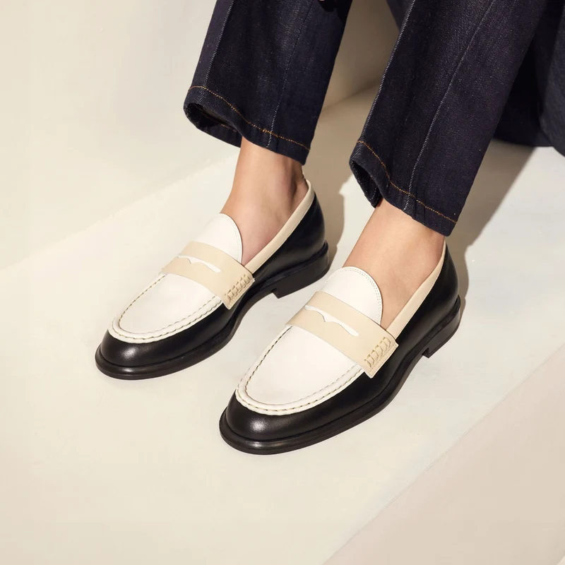 Isabel Bernard Vendôme Blandine Zwarte-Witte Kalfsleren Loafers met Witte details IB51015-10170-36