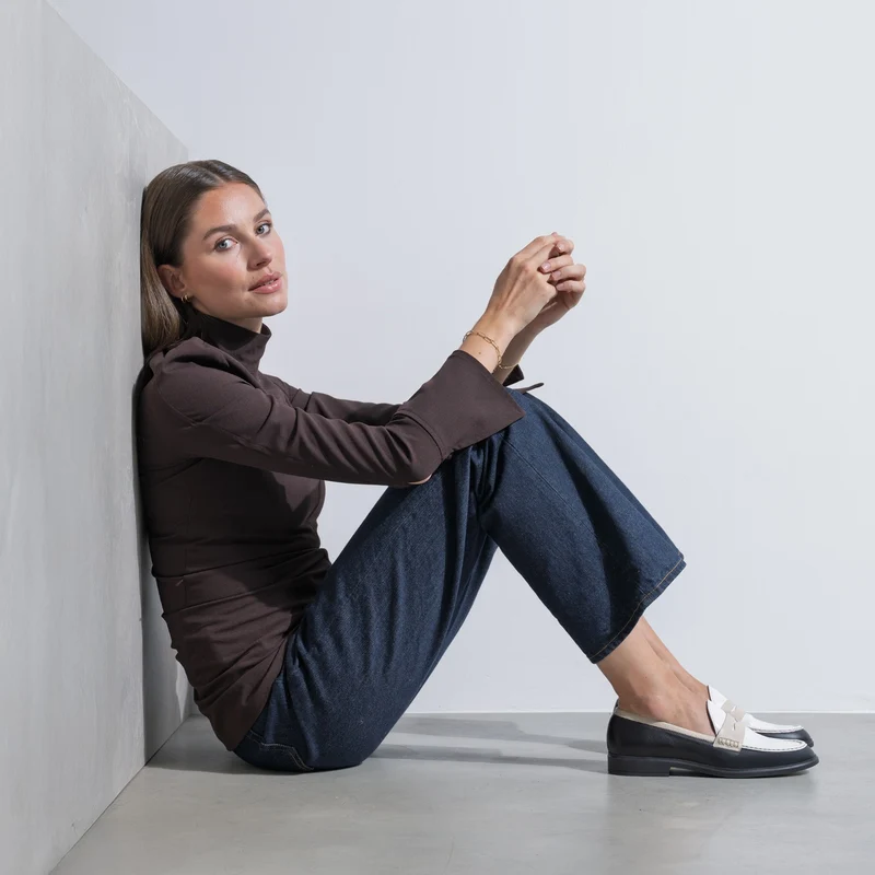Isabel Bernard Vendôme Blandine Zwarte-Witte Kalfsleren Loafers met Witte details IB51015-10170-36