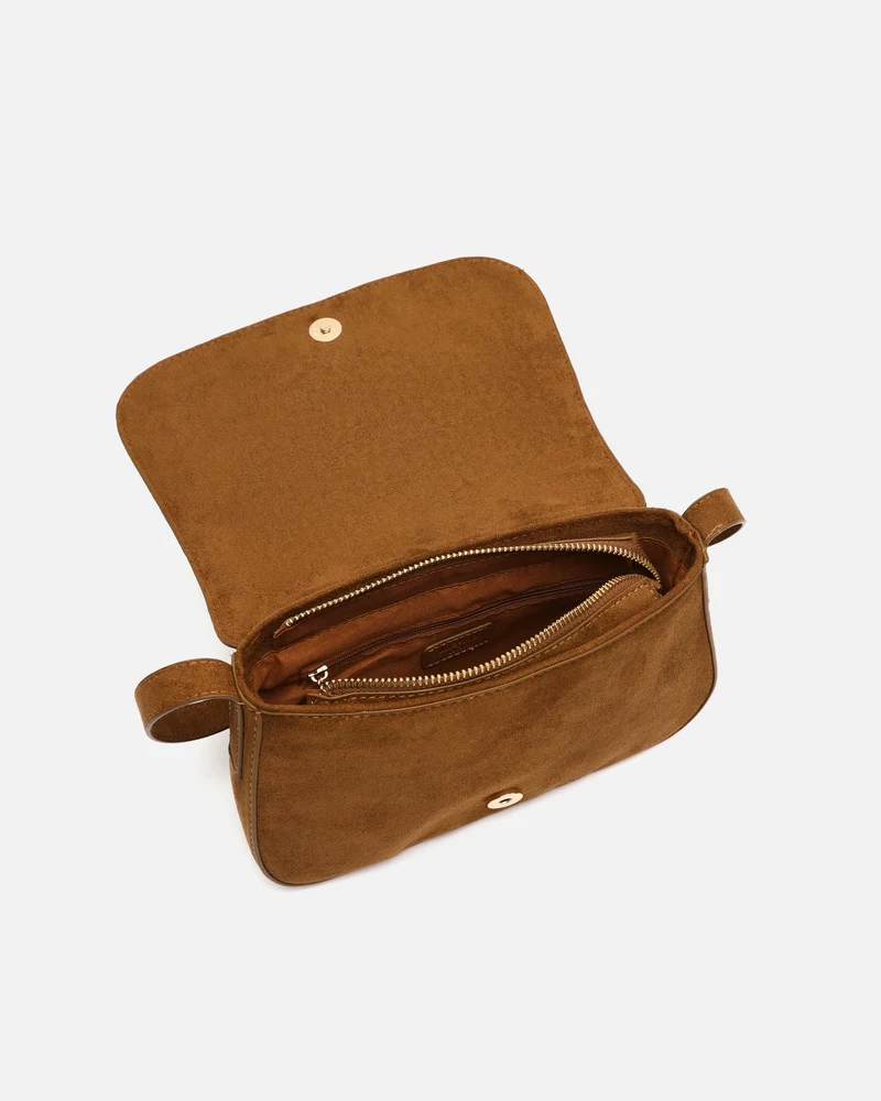 Nemu bolso bandolera pequeño efecto ante con detalles metálicos grandes