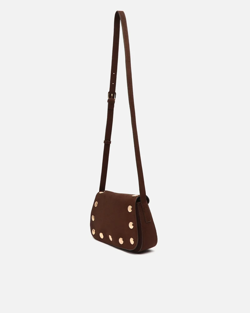 Nemu bolso bandolera pequeño efecto ante con detalles metálicos grandes