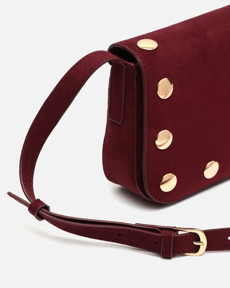 Nemu bolso bandolera pequeño efecto ante con detalles metálicos grandes