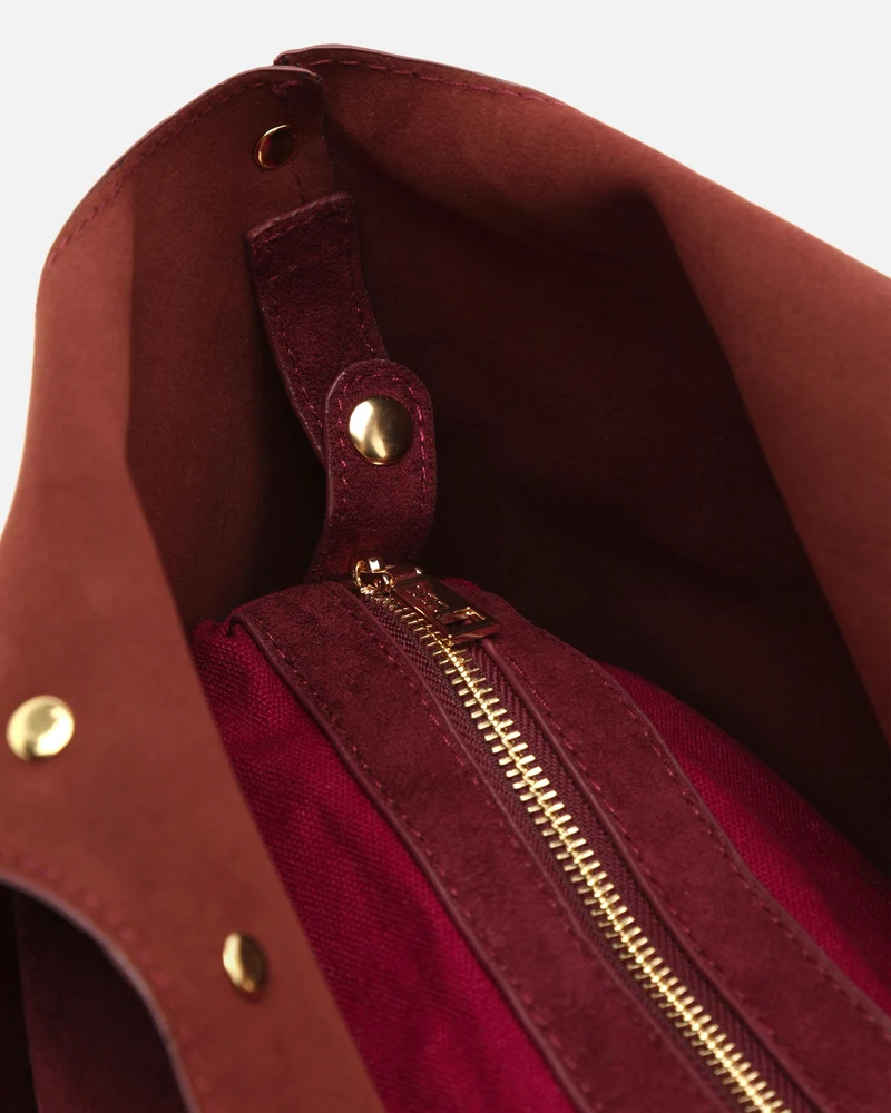 Nemi bolso hobo grande efecto ante con detalles metálicos grandes