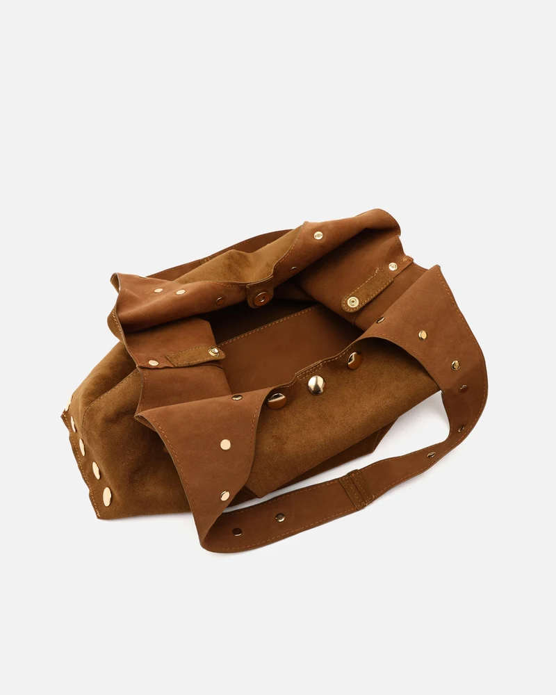 Nemi bolso hobo grande efecto ante con detalles metálicos grandes
