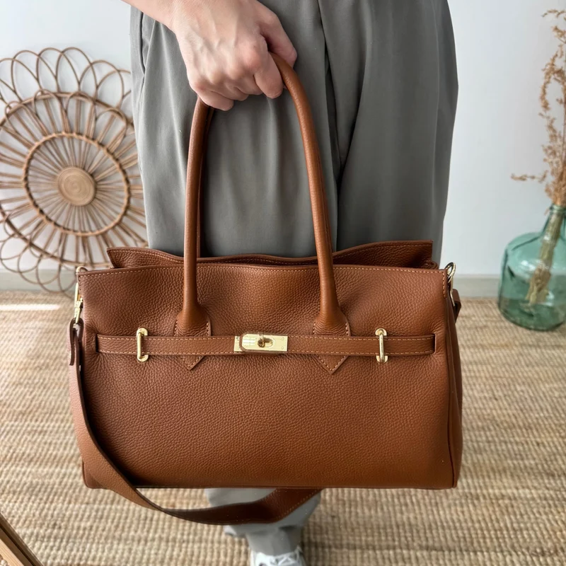 Bolso shopper camel cierre dorado