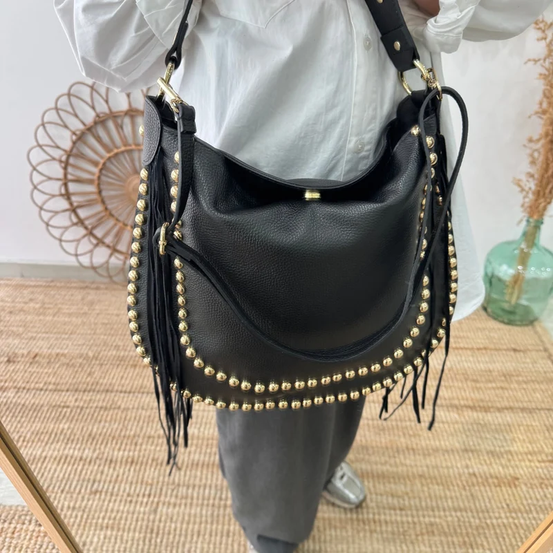 Bolso Hobo tachuelas y Flecos en Piel negro