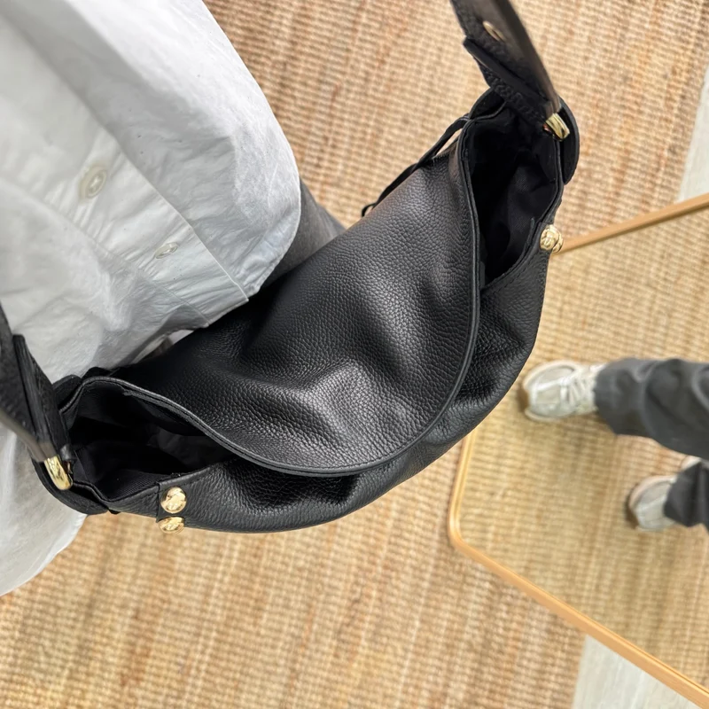 Bolso Hobo tachuelas y Flecos en Piel negro