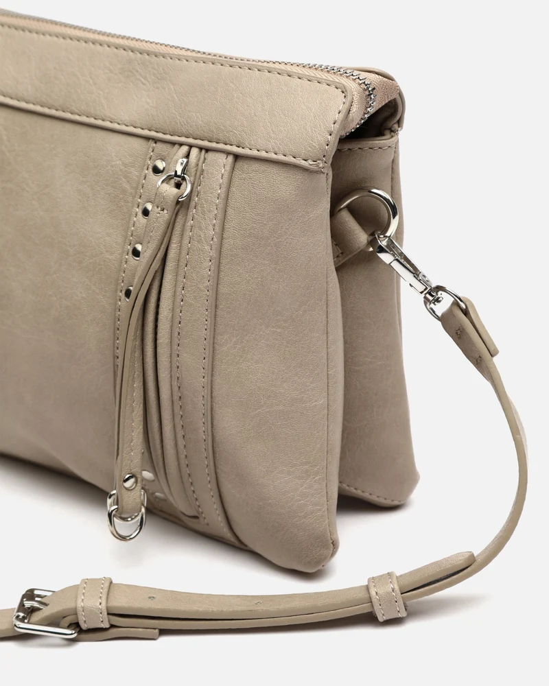 Nikasi bolso bandolera con detalles metálicos
