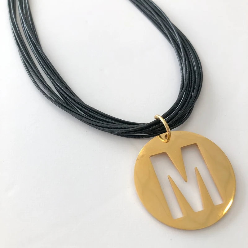 Collar cordones finos inicial metalizada