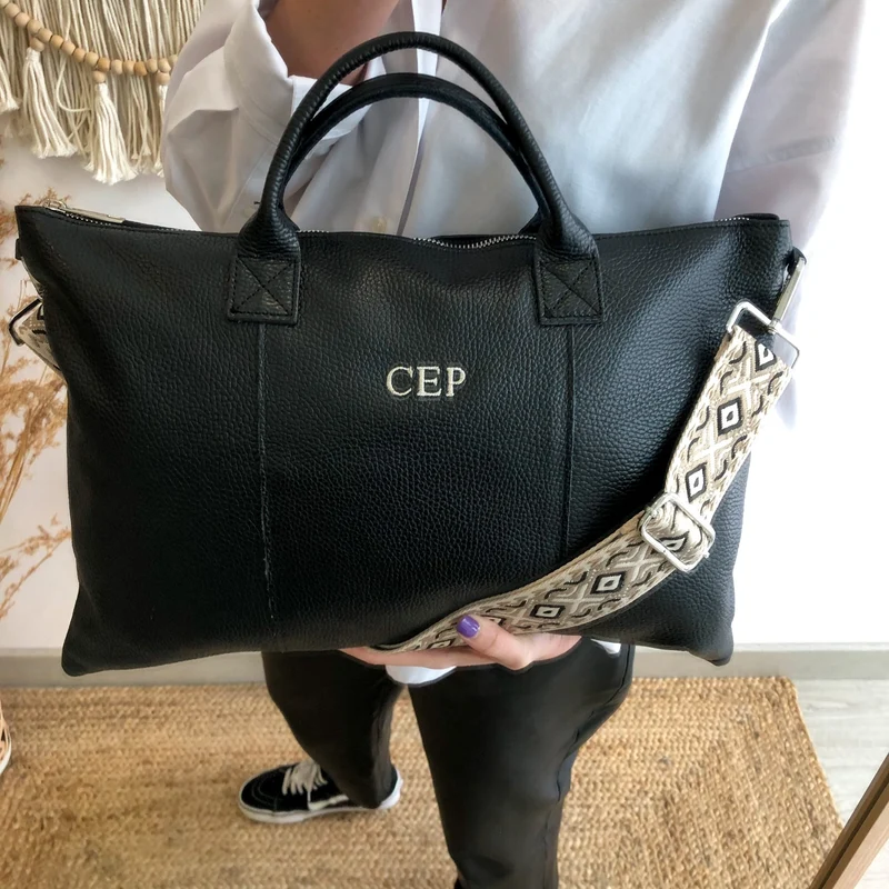 Bolso para portatil piel negro iniciales bordadas