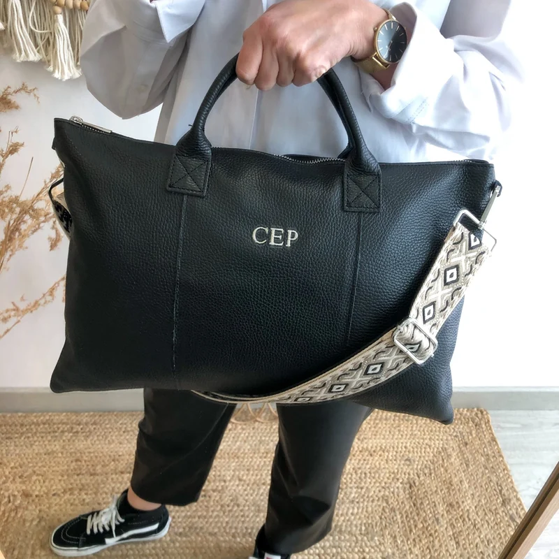 Bolso para portatil piel negro iniciales bordadas