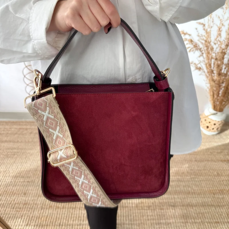 Bolso cuadrado serraje y piel granate