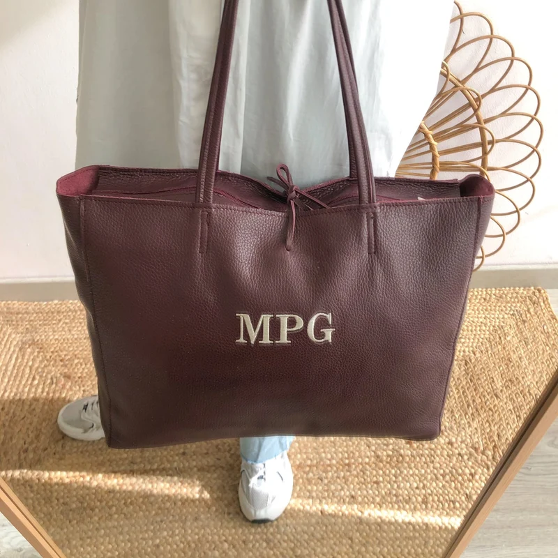 Shopper grande piel granate cremallera personalizado iniciales bordadas