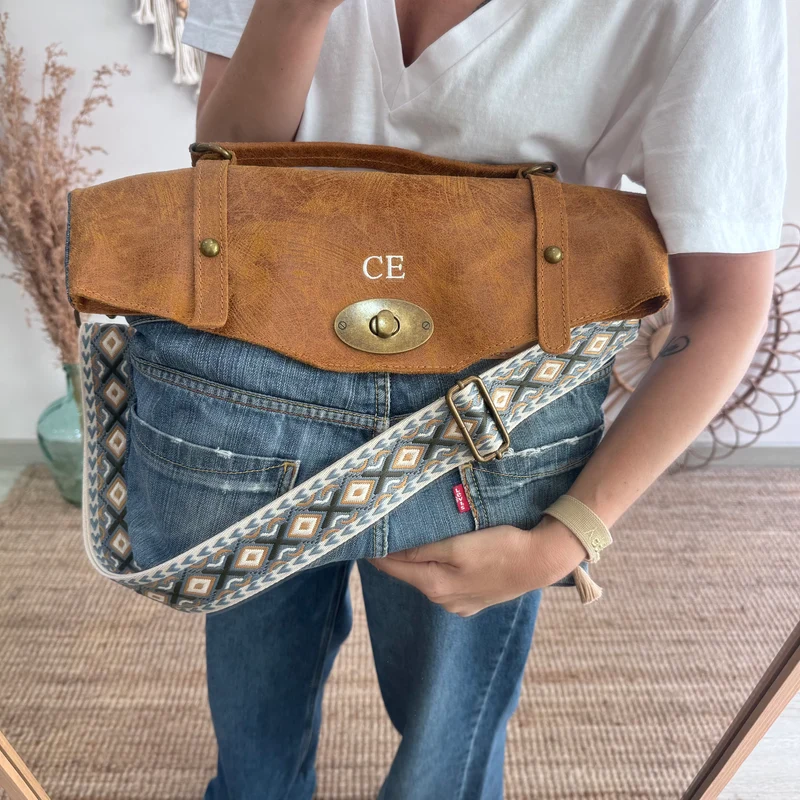 Bolso combinado denim/piel camel iniciales bordadas