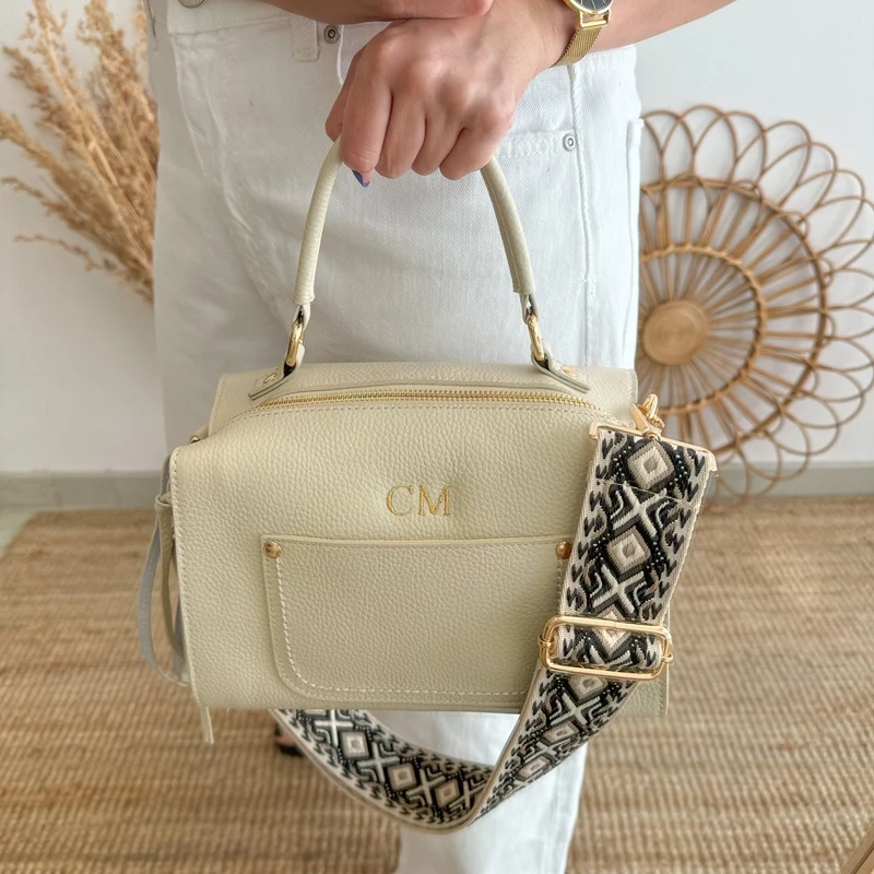 Bolso piel rec. bolsillos iniciales bordadas beige