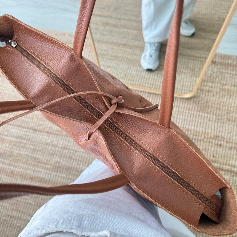 Shopper grande piel camel cremallera personalizado iniciales bordadas