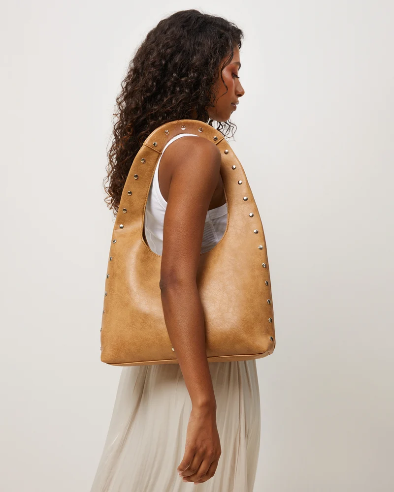 Estrangi bolso hobo grande con detalles metálicos