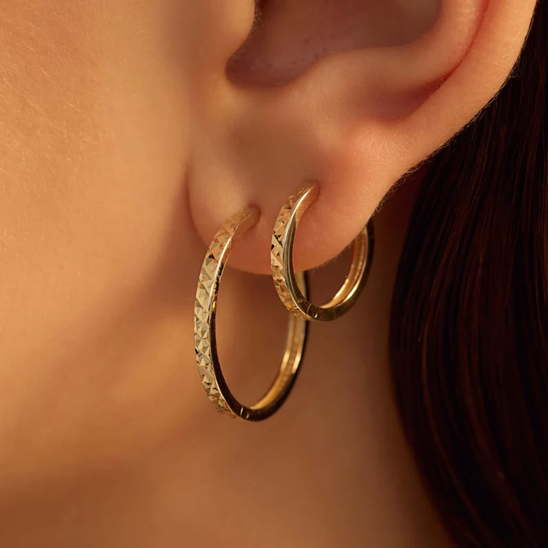 Beloro Jewels Regalo d'Amore 9 karaat gouden oorringen cadeauset met diamantgeslepen afwerking BO90042