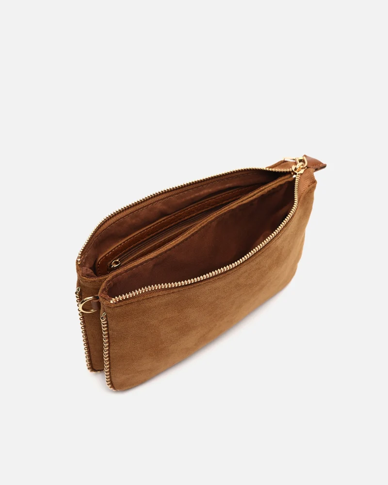 Boleo bolso bandolera efecto ante y con detalles metálicos