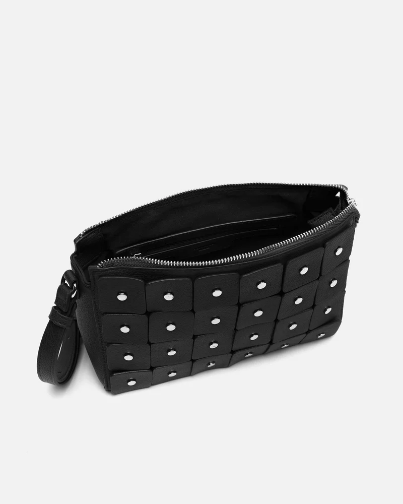 Escueri bolso bandolera con detalles metálicos