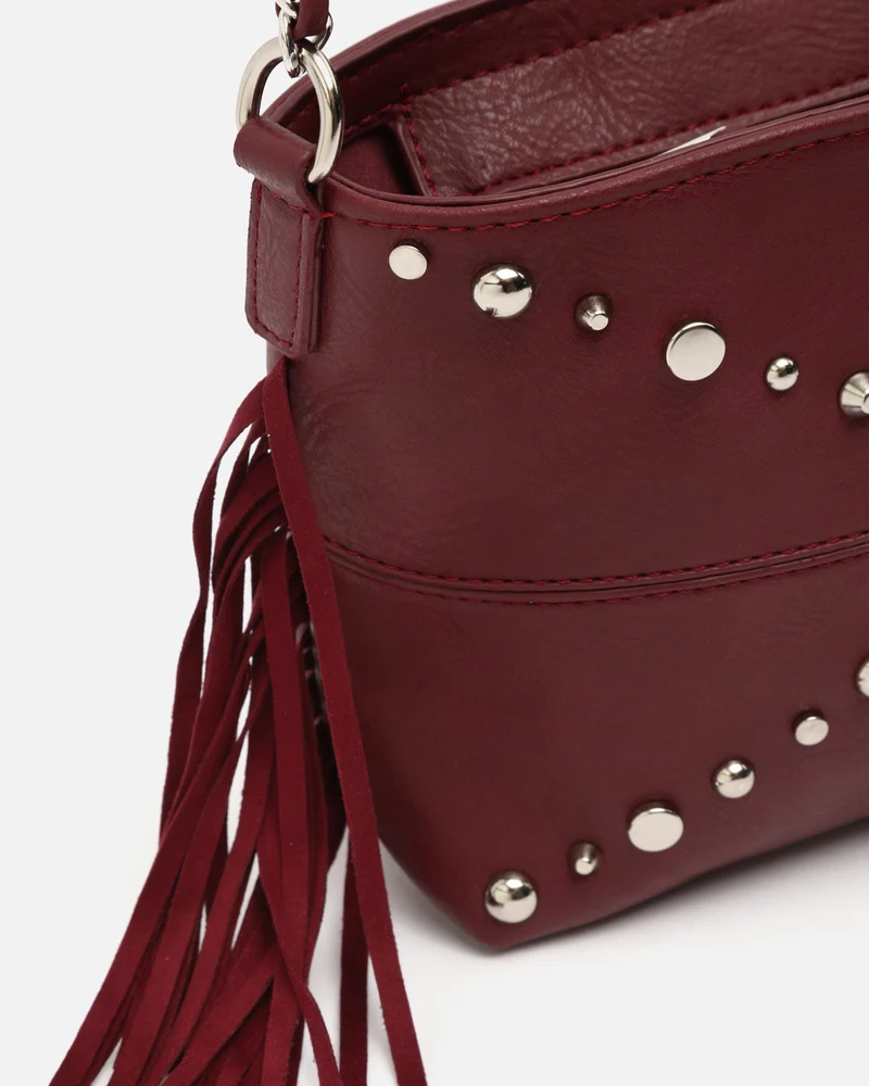 Anabelas bolso bandolera con detalles metálicos y flecos