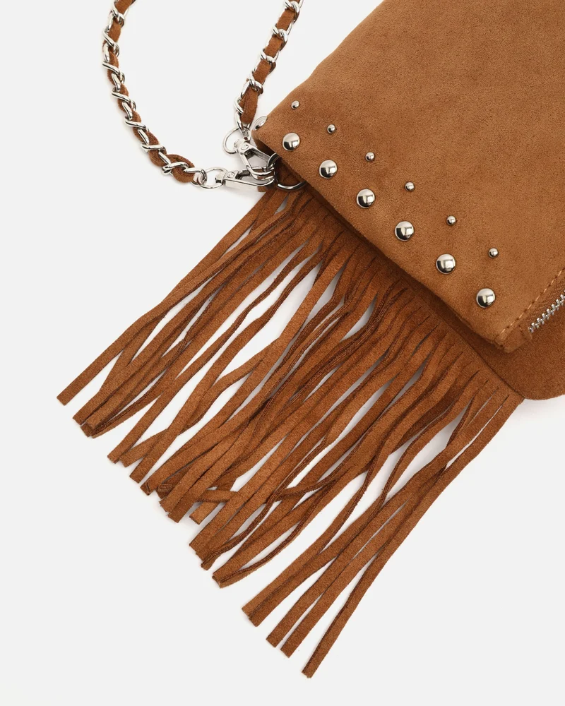 Flequichu bolso de hombro efecto ante con detalles metálicos y flecos