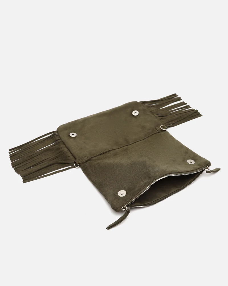 Flequichu bolso de hombro efecto ante con detalles metálicos y flecos