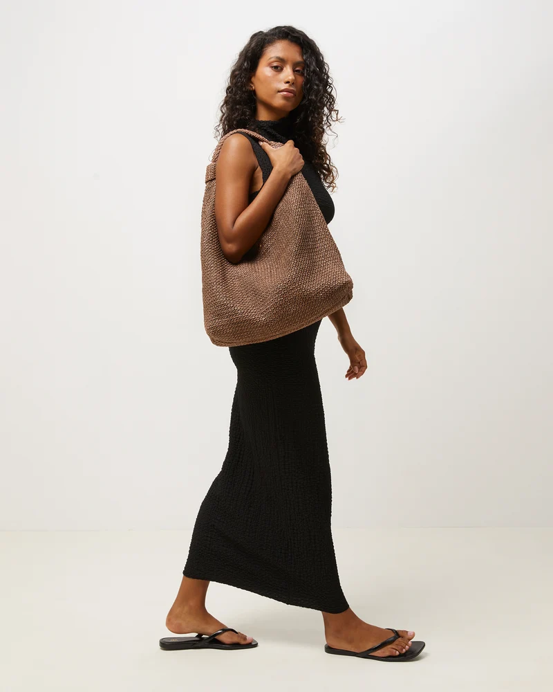 Pologi bolso hobo efecto rafia con neceser interior extraíble