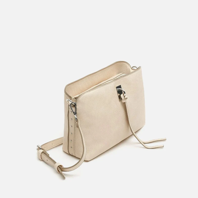 Engri bolso bandolera pequeño con detalles metálicos