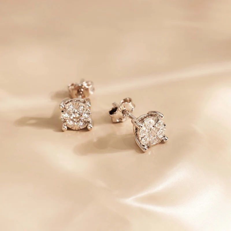 Isabel Bernard De la Paix Hanaé 14 karaat witgouden oorknoppen | diamant 0.16 ct | IBD360016